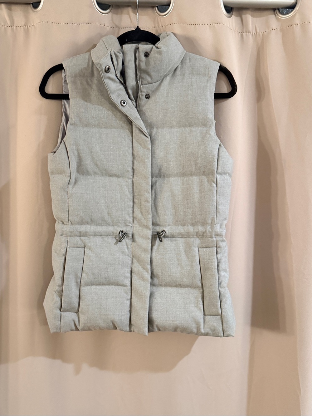 Banana Republic Sleeveless Puffer Vest - Light Gray